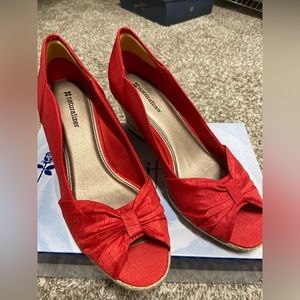 *SOLD* Naturalizer Wedge in Red, size 8.5 *SOLD*